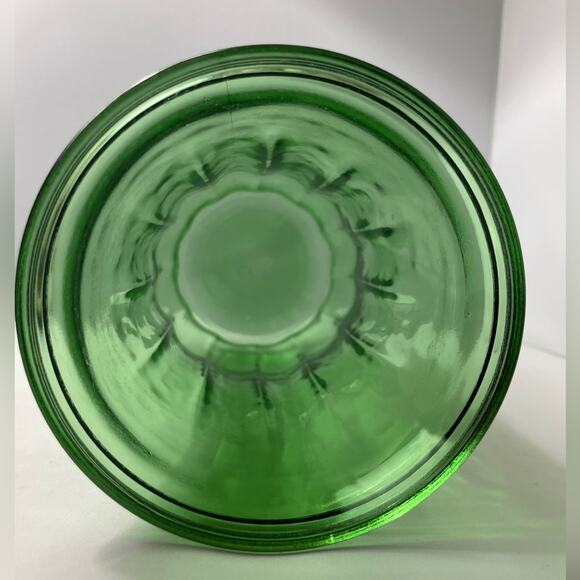 Vintage Emerald Green Glass Wide Mouth Vase w/ Vertical‎ Rib - Picture 3 of 5